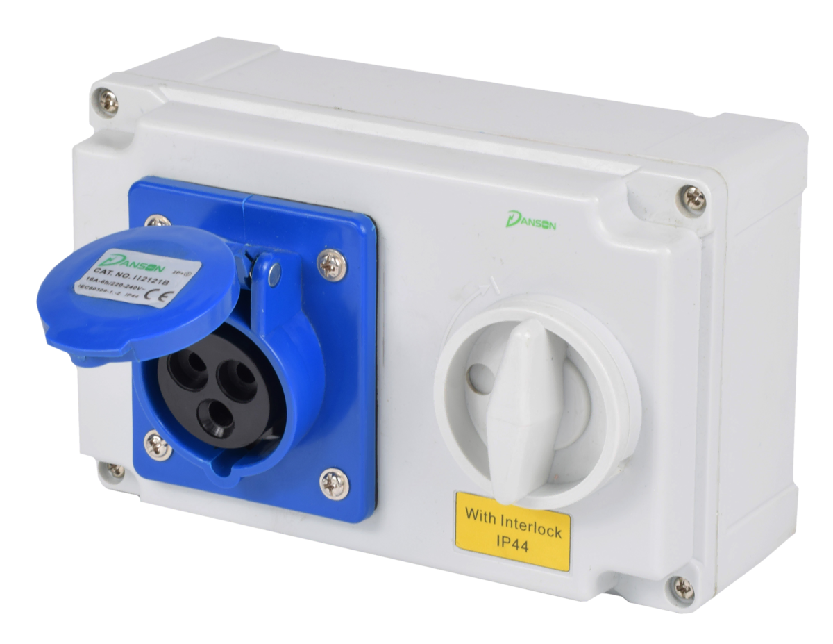 32A 2P+E 220-240v Interlock Switched Socket 6h – IP44 Danson
