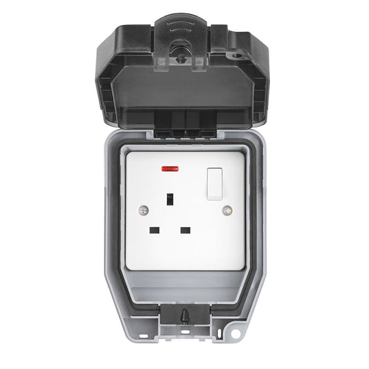 Weatherproof 13A 1G DP Switched Socket Saxby